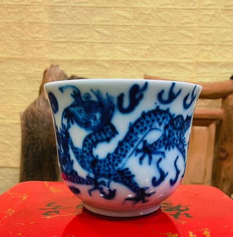 古玩陶瓷龍紋青花杯真品鑒賞圖