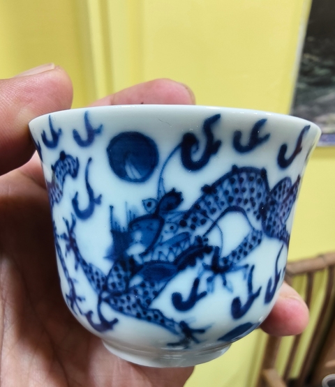 古玩陶瓷龍紋青花杯真品鑒賞圖