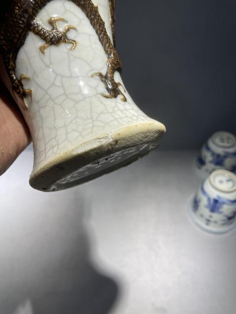 古玩陶瓷哥釉鐵骨泥龍紋雞腿瓶真品鑒賞圖