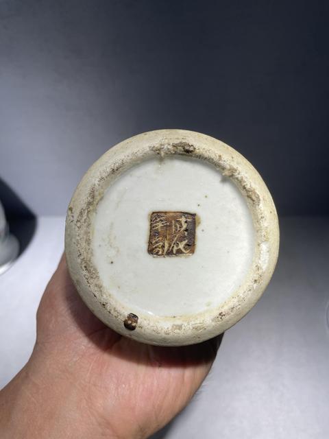 古玩陶瓷哥釉鐵骨泥龍紋雞腿瓶真品鑒賞圖
