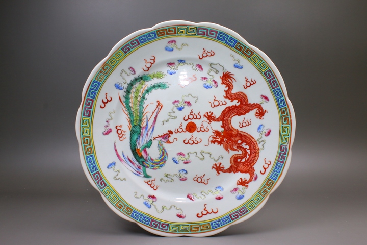 古玩陶瓷民國時期·粉彩龍鳳呈祥火焰云紋花口盤拍賣，當前價格300元