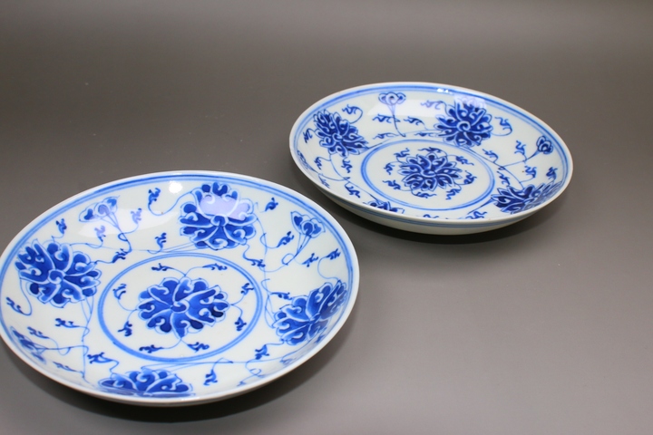 古玩陶瓷清晚期·青花纏枝蓮紋盤一對拍賣,當前價格1752元