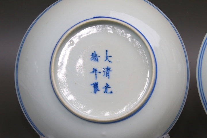 古玩陶瓷清晚期·青花纏枝蓮紋盤一對拍賣,當前價格1752元