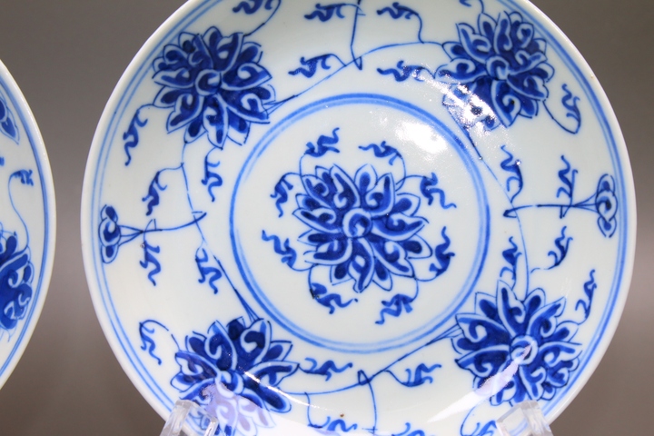 古玩陶瓷清晚期·青花纏枝蓮紋盤一對拍賣,當前價格1752元