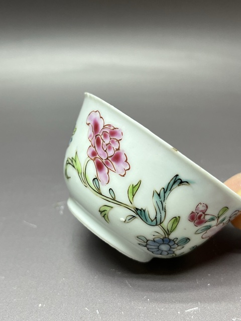 古玩陶瓷花卉紋粉彩杯真品鑒賞圖