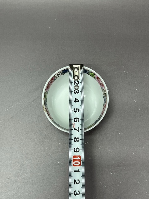 古玩陶瓷花卉紋粉彩杯真品鑒賞圖