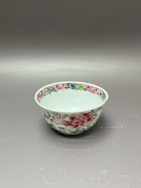 古玩陶瓷花卉紋粉彩杯真品鑒賞圖