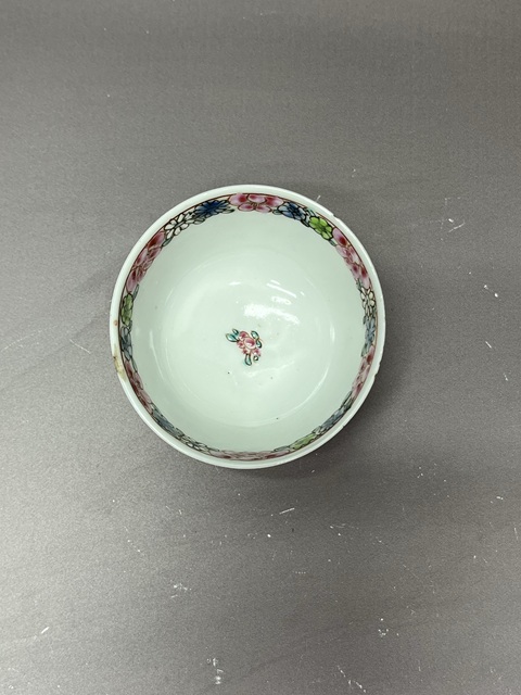 古玩陶瓷花卉紋粉彩杯真品鑒賞圖
