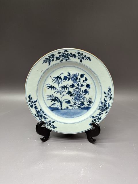 古玩陶瓷花卉紋青花盤真品鑒賞圖