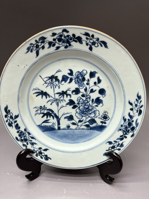 古玩陶瓷花卉紋青花盤真品鑒賞圖