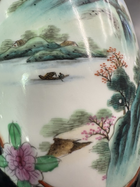 古玩陶瓷墨地粉彩山水人物盤口瓶真品鑒賞圖