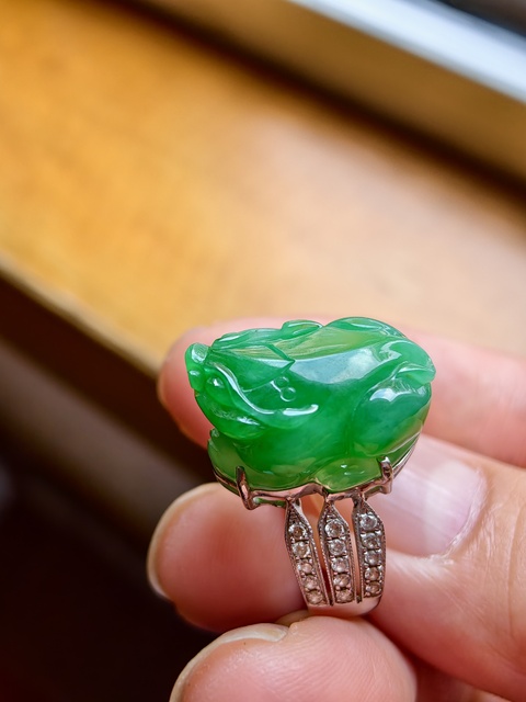 古玩玉器天然翡翠“貔貅”鑲嵌戒指真品鑒賞圖