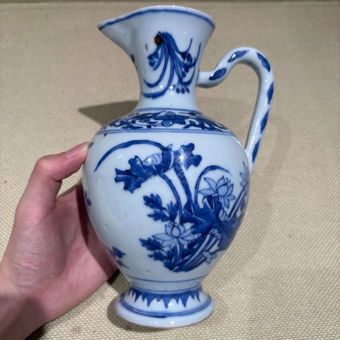 古玩陶瓷青花花卉紋執(zhí)壺,疑似復(fù)窯真品鑒賞圖