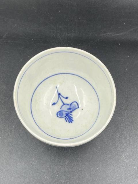 古玩陶瓷花卉紋青花杯真品鑒賞圖