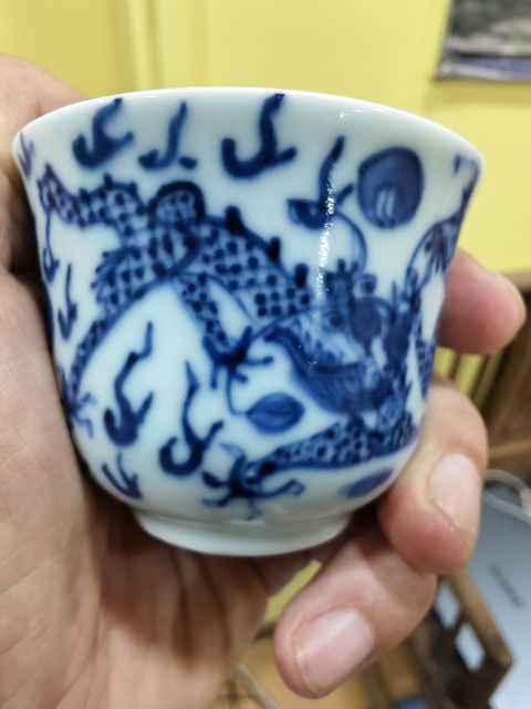 古玩陶瓷龍紋青花杯真品鑒賞圖