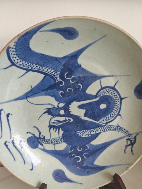古玩陶瓷過墻龍紋青花盤真品鑒賞圖