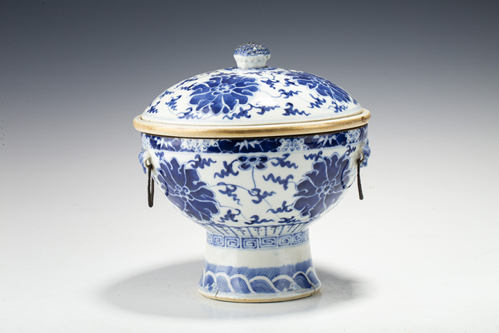 古玩陶瓷晚清·青花纏枝蓮紋溫鍋
真品鑒賞圖