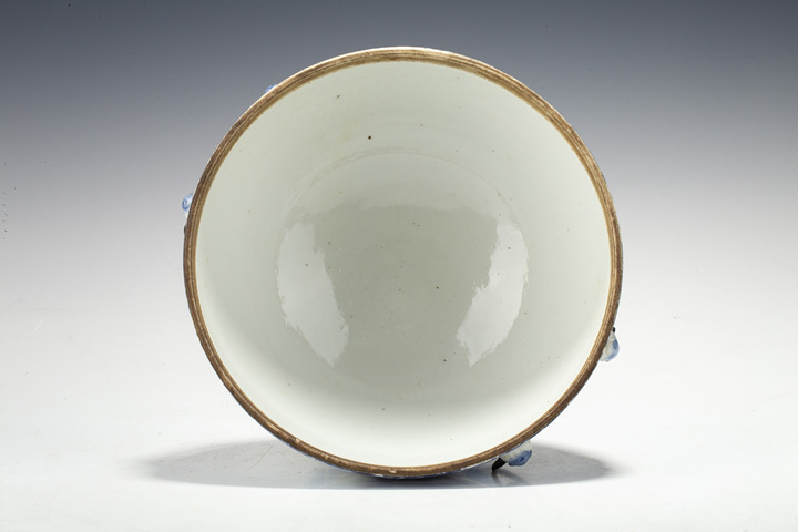 古玩陶瓷晚清·青花纏枝蓮紋溫鍋
真品鑒賞圖