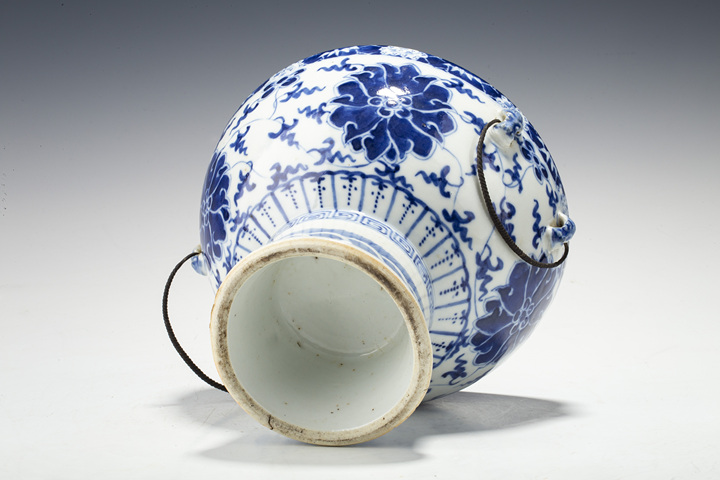 古玩陶瓷晚清·青花纏枝蓮紋溫鍋
真品鑒賞圖