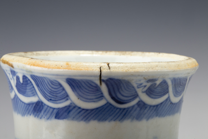 古玩陶瓷晚清·青花纏枝蓮紋溫鍋
真品鑒賞圖