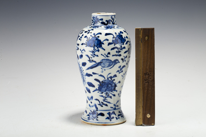 古玩陶瓷清晚·青花花鳥紋雞腿瓶
真品鑒賞圖
