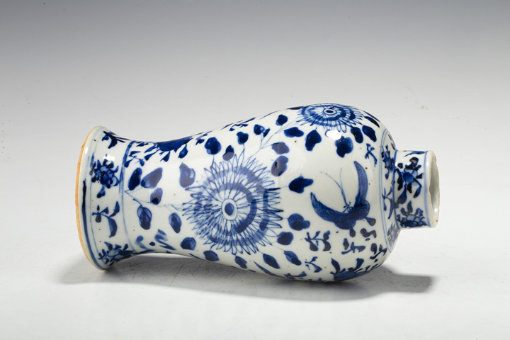 古玩陶瓷清晚·青花花鳥紋雞腿瓶
真品鑒賞圖