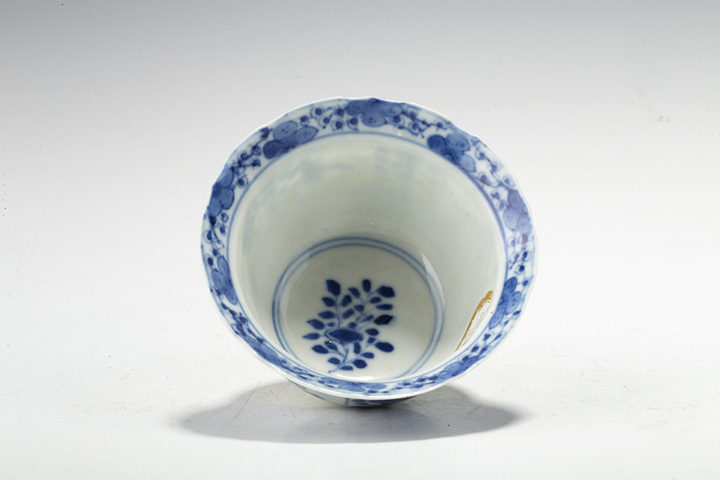 古玩陶瓷清晚·青花開窗山水花卉紋花口杯一對
真品鑒賞圖