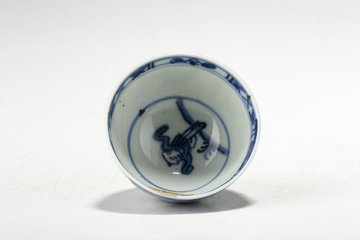 古玩陶瓷清康熙·青花開窗嬰戲紋小杯
真品鑒賞圖
