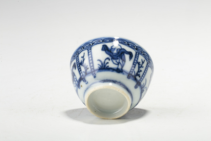 古玩陶瓷清康熙·青花開窗嬰戲紋小杯
真品鑒賞圖