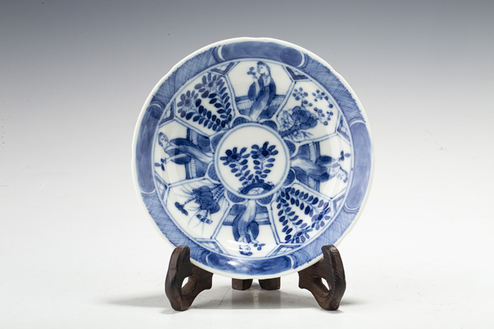 古玩陶瓷清晚·青花四美花卉紋花口碟
真品鑒賞圖