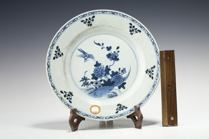 古玩陶瓷清中·青花花鳥紋折沿盤
真品鑒賞圖