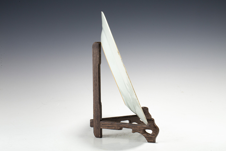 古玩陶瓷清中·青花花鳥紋折沿盤
真品鑒賞圖
