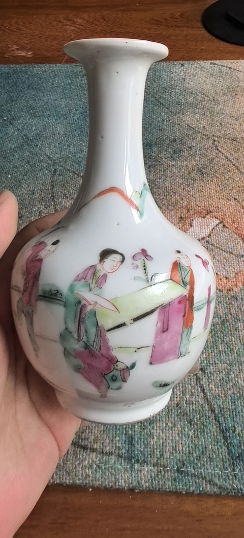 古玩陶瓷人物紋粉彩瓶真品鑒賞圖
