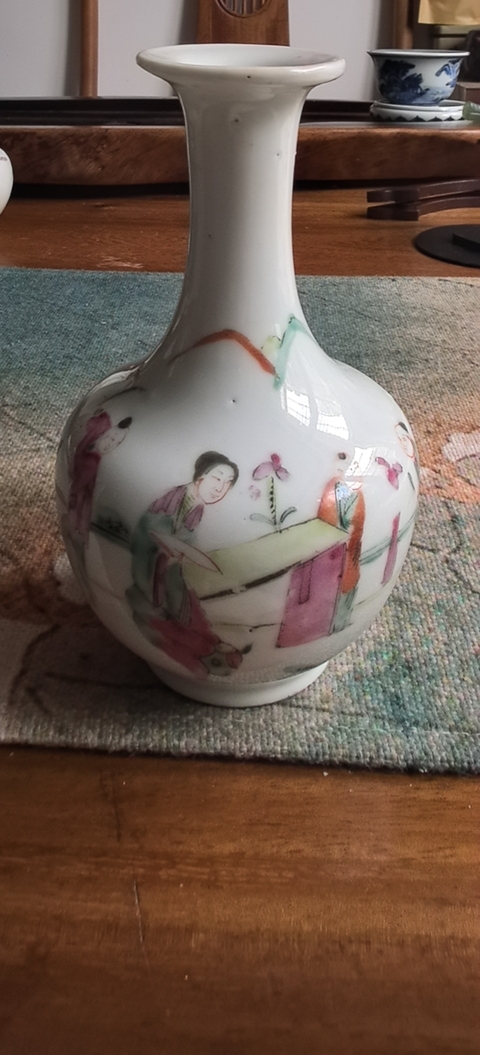 古玩陶瓷人物紋粉彩瓶真品鑒賞圖