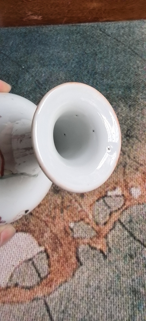 古玩陶瓷人物紋粉彩瓶真品鑒賞圖