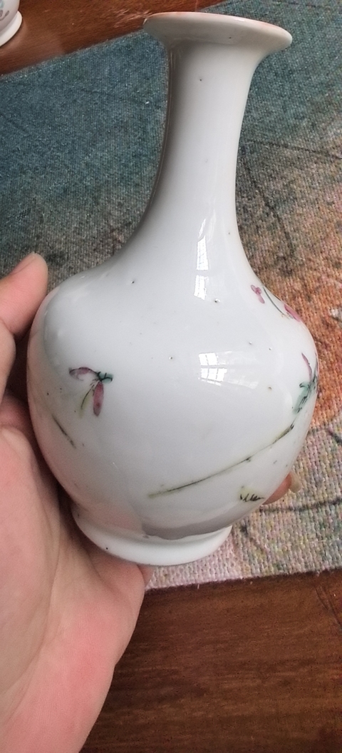 古玩陶瓷人物紋粉彩瓶真品鑒賞圖
