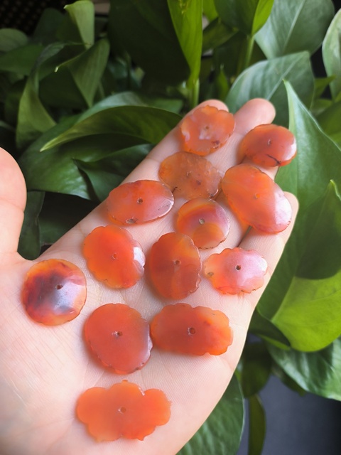 古玩玉器(放漏拍)清代紅瑪瑙雕“帽花”拍賣,當(dāng)前價格900元