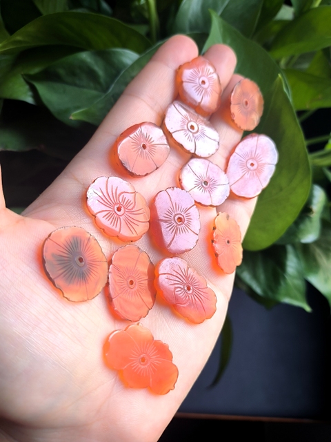 古玩玉器(放漏拍)清代紅瑪瑙雕“帽花”拍賣,當(dāng)前價格900元