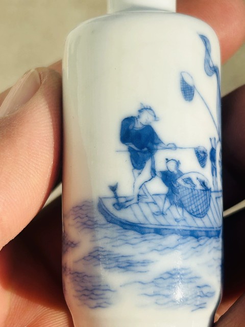 古玩陶瓷藍料彩人物故事紋鼻煙壺真品鑒賞圖