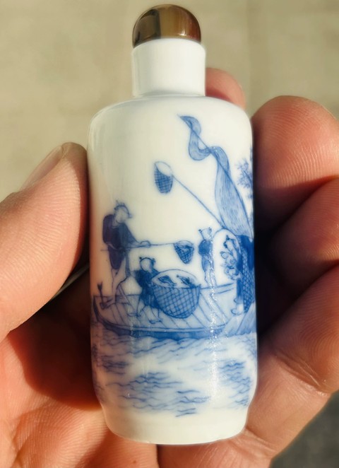 古玩陶瓷藍料彩人物故事紋鼻煙壺真品鑒賞圖