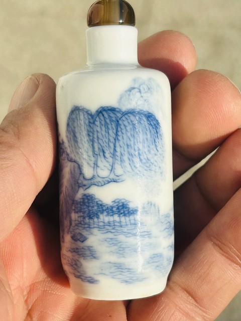 古玩陶瓷藍料彩人物故事紋鼻煙壺真品鑒賞圖