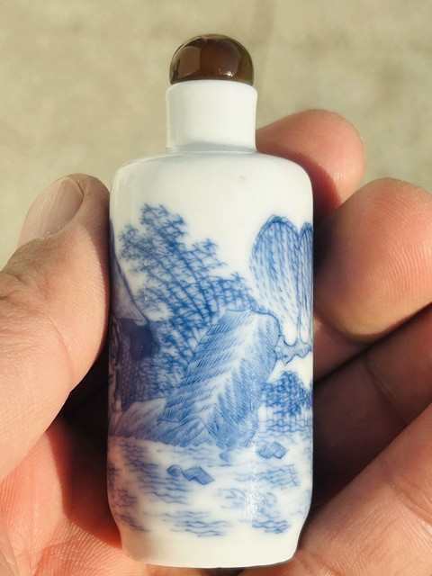 古玩陶瓷藍料彩人物故事紋鼻煙壺真品鑒賞圖