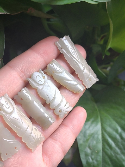 古玩玉器(放漏拍)清代和田玉雕“人物花片”拍賣,當前價格1600元