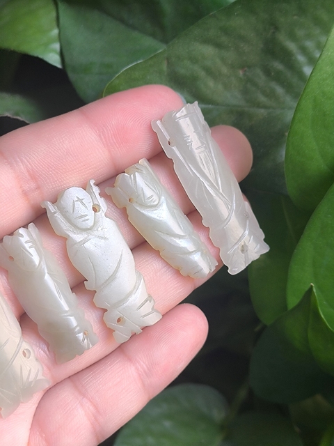 古玩玉器(放漏拍)清代和田玉雕“人物花片”拍賣,當前價格1600元