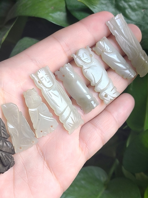 古玩玉器(放漏拍)清代和田玉雕“人物花片”拍賣,當前價格1600元