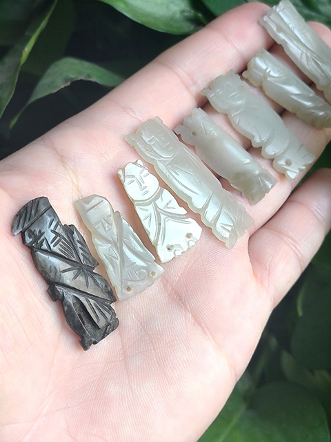 古玩玉器(放漏拍)清代和田玉雕“人物花片”拍賣,當前價格1600元