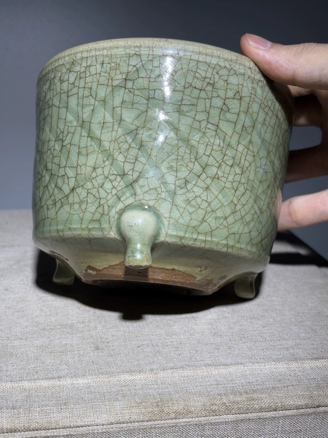 古玩陶瓷龍泉青瓷刻網格紋香爐真品鑒賞圖