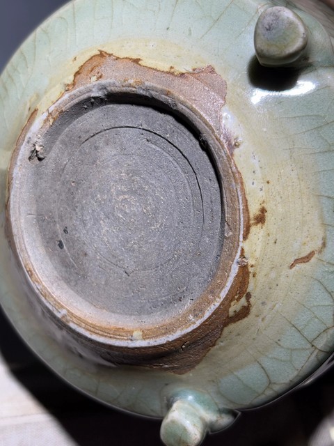 古玩陶瓷龍泉青瓷刻網格紋香爐真品鑒賞圖