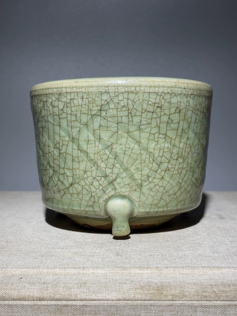 古玩陶瓷龍泉青瓷刻網格紋香爐真品鑒賞圖