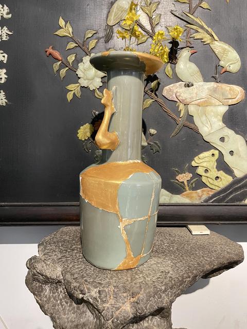古玩陶瓷龍泉窯鳳耳瓶真品鑒賞圖